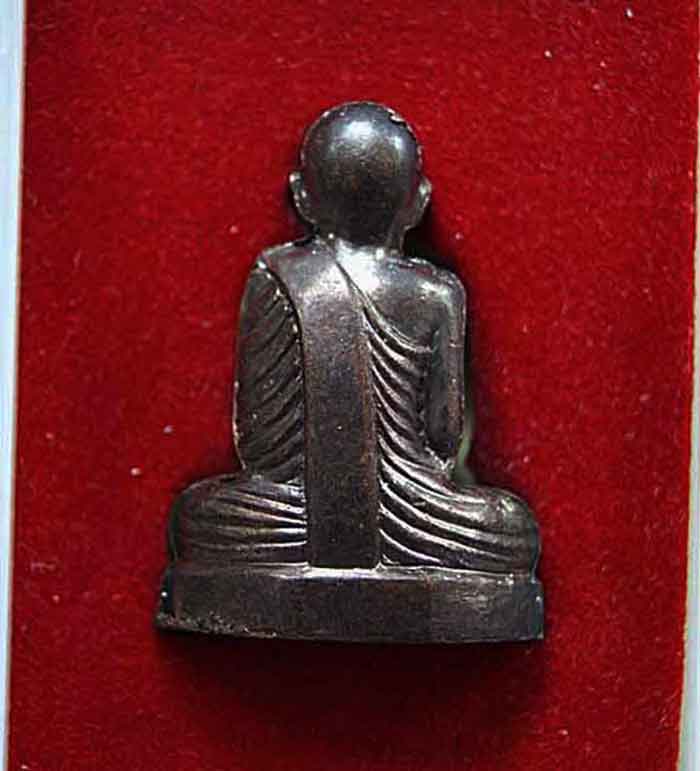 รูปหล่อหลวงปู่เจือ ก้นลายเซ็นต์ พร้อมกล่องเดิม เคาะเดียว