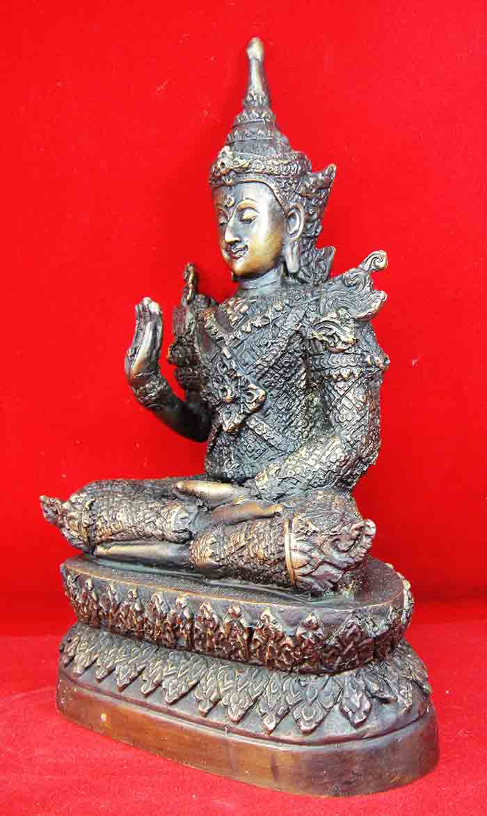 พระพุทธรูป ทรงเครื่องจักรพรรดิ์ เนื้อโลหะรมมันปู ปางประทานพร ขนาดหน้าตัก 5 นิ้ว ความสูง 9.5 นิ้ว สวย