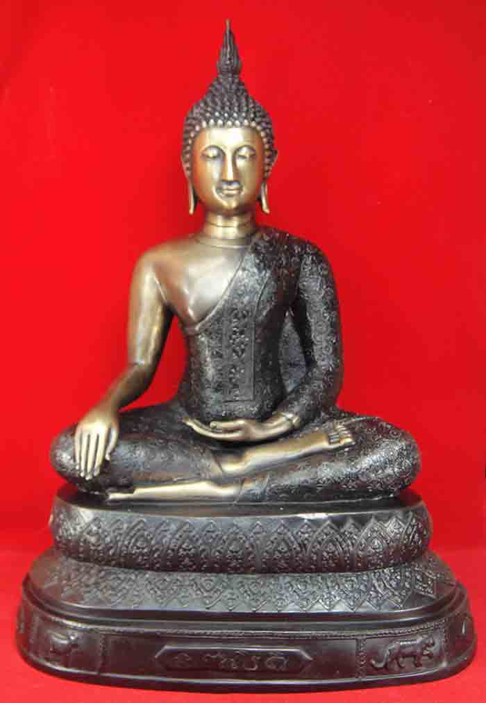พระบูชาหน้าตัก 9 นิ้ว สูง 15.5 นิ้ว ฐาน 11.5 นิ้ว เนื้อทองเหลืองรมดำฐานบัวคว่ำบัวหงาย จีวรลายดอกพิกุ