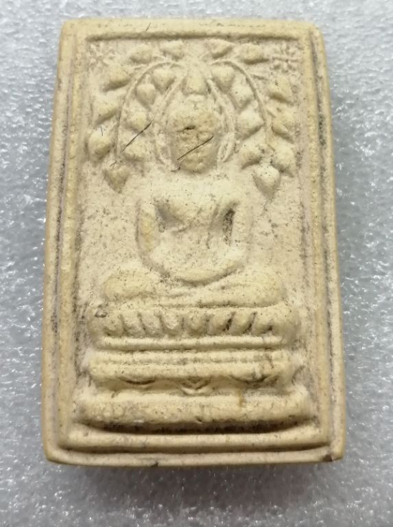 พระสมเด็จปรกโพธิ์20พิมพ์จัมโบ้มีเกศาหล​งยันต์หลวงพ่อกวยยุคต้นสวยๆครับ