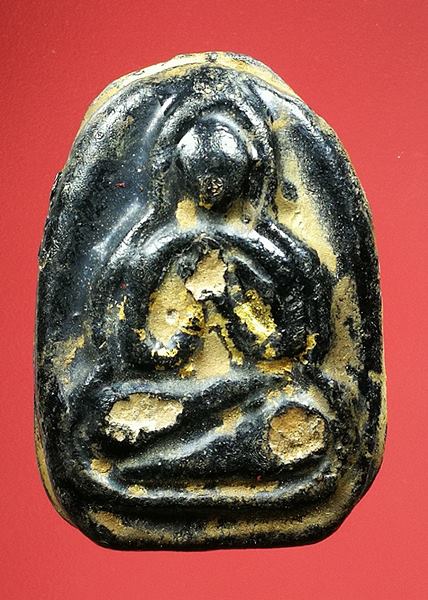 พระปิดตาเนื้อผงลงลักปิดทอง ๑