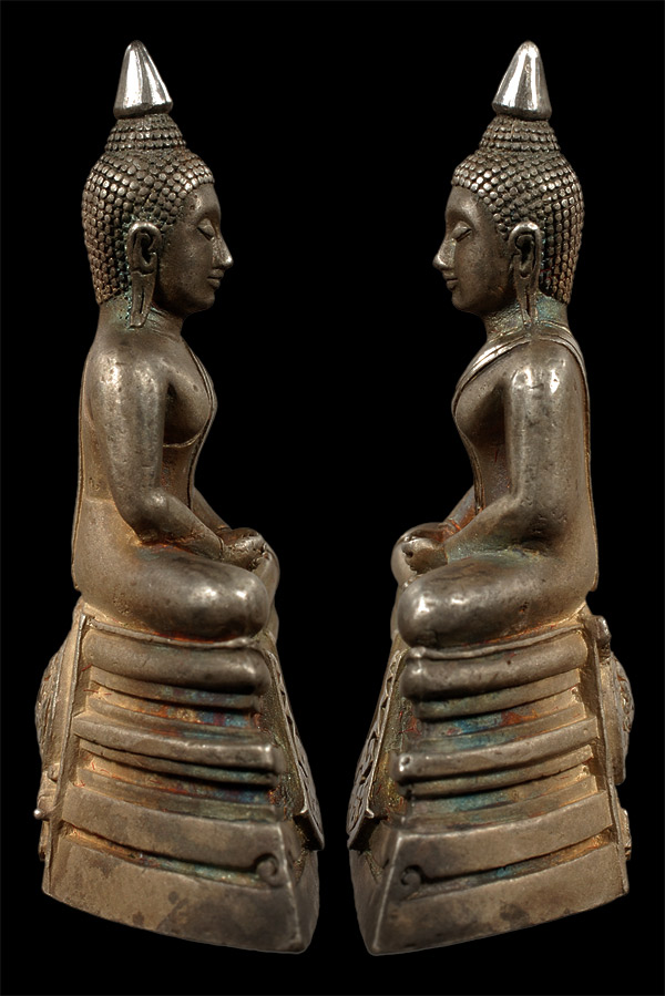 พระพุทธโสธร กรมตำรวจ 80 ปี พิมพ์หน้าใหญ่ นิ้วทะลุ เนื้อเงินขัดเงา พร้อมกล่องเดิม