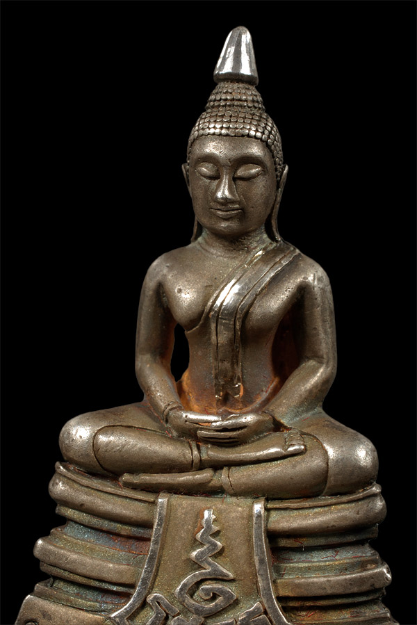 พระพุทธโสธร กรมตำรวจ 80 ปี พิมพ์หน้าใหญ่ นิ้วทะลุ เนื้อเงินขัดเงา พร้อมกล่องเดิม