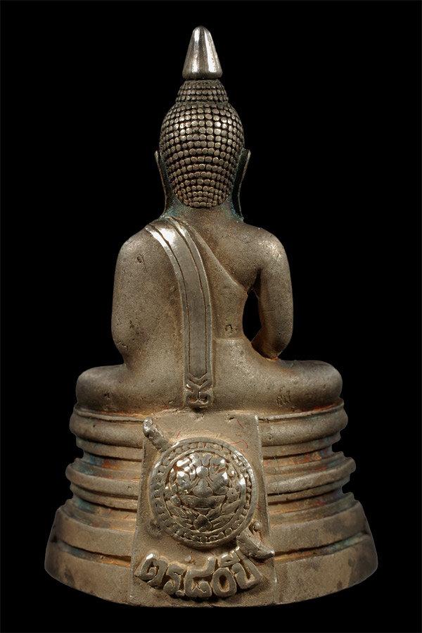 พระพุทธโสธร กรมตำรวจ 80 ปี พิมพ์หน้าใหญ่ นิ้วทะลุ เนื้อเงินขัดเงา พร้อมกล่องเดิม