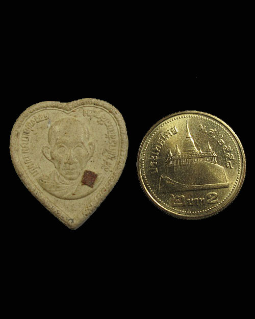 พระผงรูปเหมือน หลวงพ่อเกษม เขมโก ๖๐ พรรษา มหาราชินี ปี 2535 ติดจีวรหลวงปู่ 