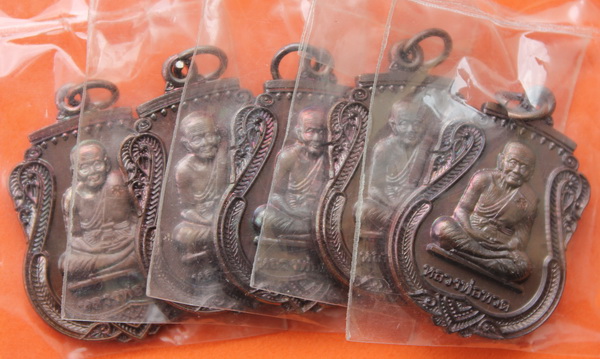 ((เคาะเดียวแดง)) เหรียหลวงปู่ทวด ออกวัดบ่อเงินเจริญสุข จ.ลพบุรี  ปี 60 ซองเดิม ทีเดียว 5 เหรียญ