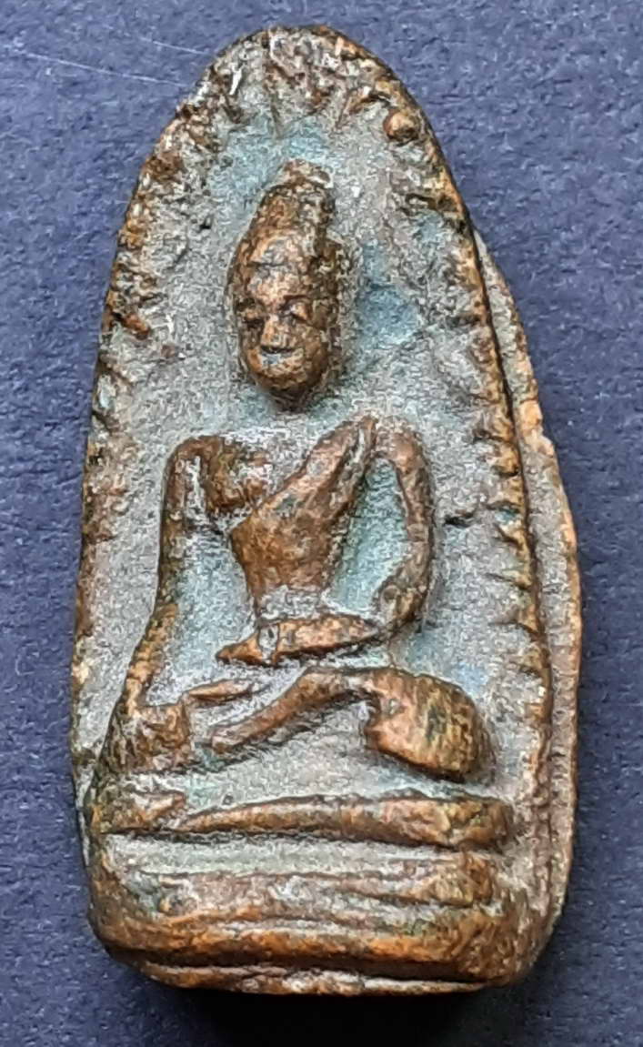 20 บาท พระเนื้อดินไม่ทราบที่ BOX 2