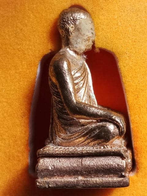 รูปหล่อรุ่นแรกครูบากฤษณะ วัดป่ามหาวัน เนื้อพิ้งโกล 