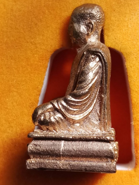 รูปหล่อรุ่นแรกครูบากฤษณะ วัดป่ามหาวัน เนื้อพิ้งโกล 