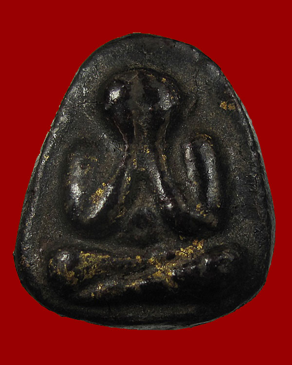 พระปิดตาหลังแบบ หลวงพ่อปาน วัดเครือวัลย์ จ.ชลบุรี