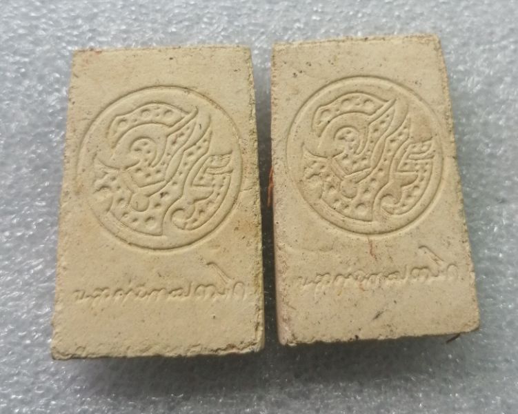 พระสมเด็จหลวงพ่อเกษมปี35รุ่น"จปร" ฝังตระกรุดสวยๆพร้อมกล่องครับ