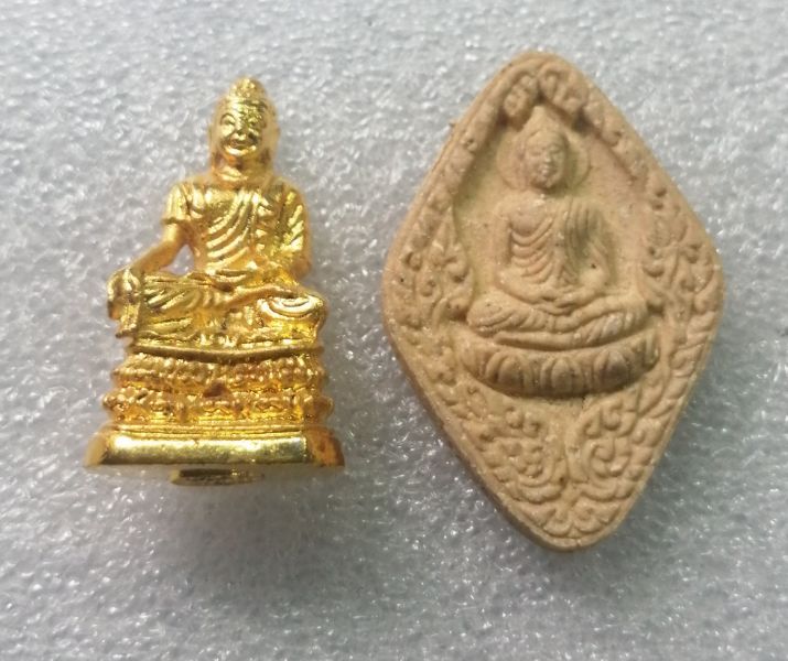 พระกริ่งศรีลังกากับพระผงประทานพรสมเด็จญาณฯปี20สวยๆพร้อมกล่องเคาะเดียว