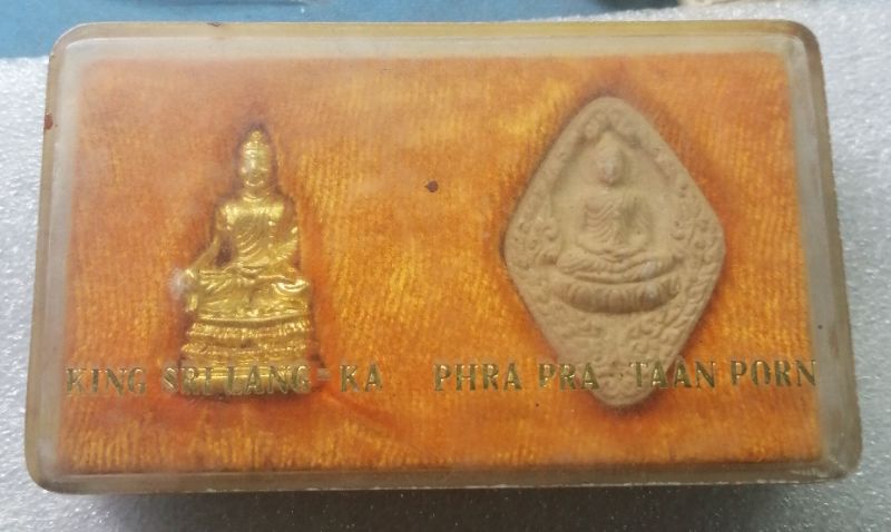 พระกริ่งศรีลังกากับพระผงประทานพรสมเด็จญาณฯปี20สวยๆพร้อมกล่องเคาะเดียว