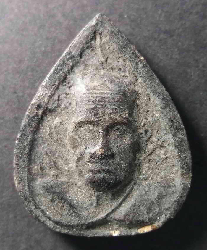 20 บาท หลวงพ่อเงิน วัดบางคลาน  เนื้อผงใบลาน พิมพ์ใบโพธิ์ ออกวัดป่าหวาย จังหวัดพิจิตร  boxp2