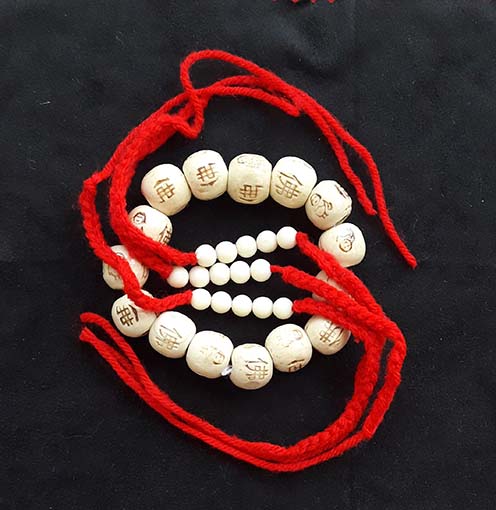ด้ายแดงมหามงคล ผูกข้อมือ 3 เส้น ประคำมือไม้ 1 เส้น ครูบาบุญชุ่ม อธิษฐานจิต