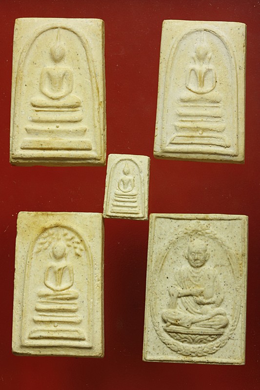 พระสมเด็จ 118 ปี วัดระฆัง ครบชุด 5 องค์ ตรายางชัด คัดสวย พร้อมกล่องเดิมและกล่องกระดาษ...../034