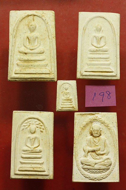 พระสมเด็จ 118 ปี วัดระฆัง ครบชุด 5 องค์ ตรายางชัด คัดสวย พร้อมกล่องเดิมและกล่องกระดาษ ชุด 198