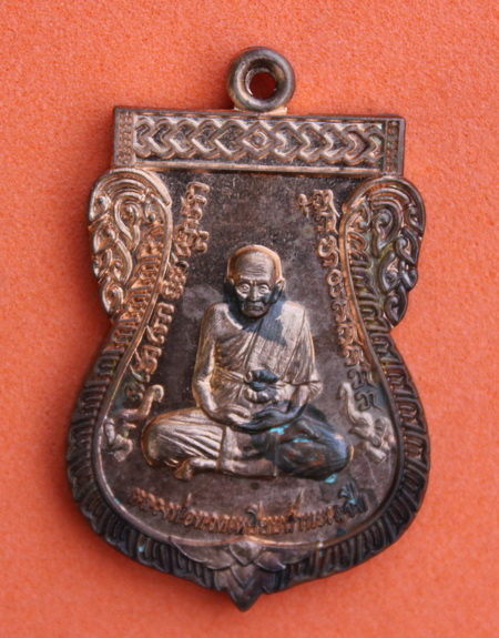 ((เคาะเดียวแดง))เหรียญเสมาหลวงปู่ทวด รุ่นมหาบารมีนทีบดี ตอกโค๊ต