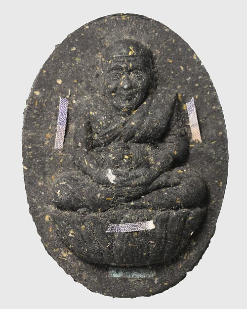 1 ใน 199 องค์ หลวงพ่อทวด วัดคงคาเลียบ นครศรีธรรมราช ปี 2547 เนื้อผงดำพญาว่าน พิมพ์ทรงรี ขนาด 5 CM.