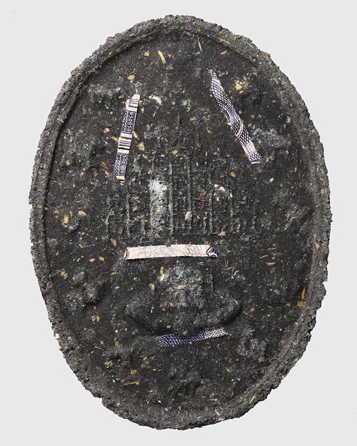 1 ใน 199 องค์ หลวงพ่อทวด วัดคงคาเลียบ นครศรีธรรมราช ปี 2547 เนื้อผงดำพญาว่าน พิมพ์ทรงรี ขนาด 5 CM.