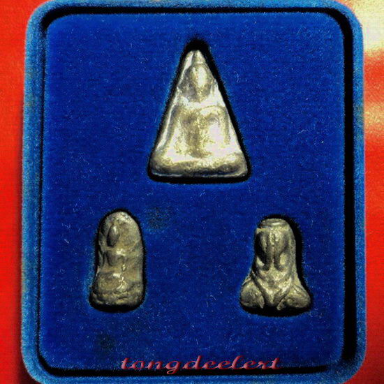 พระชุดไตรภาคี วัดโคนอน หลวงปู่โต๊ะ วัดประดู่ฉิมพลีปลุกเสก ปี 2514 สวยมากพร้อมกล่องเดิมค่ะ