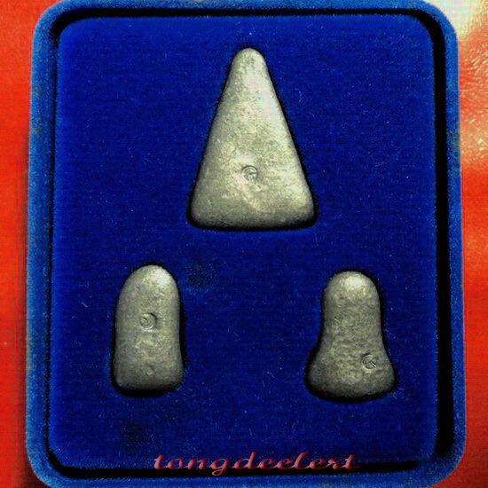 พระชุดไตรภาคี วัดโคนอน หลวงปู่โต๊ะ วัดประดู่ฉิมพลีปลุกเสก ปี 2514 สวยมากพร้อมกล่องเดิมค่ะ