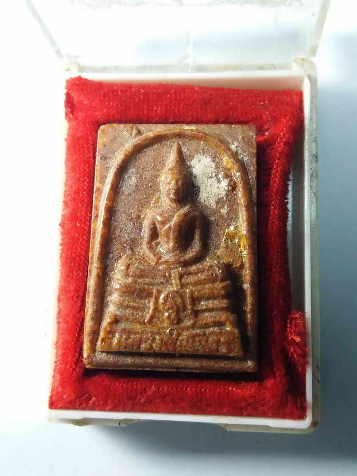 30 บาท หลวงพ่อโสธร เนื้อกระเบื้องหลังคาโบสถ์ วัดโสธรวรารามวรวิหาร พร้อมกล่องเดิม BOXP 16