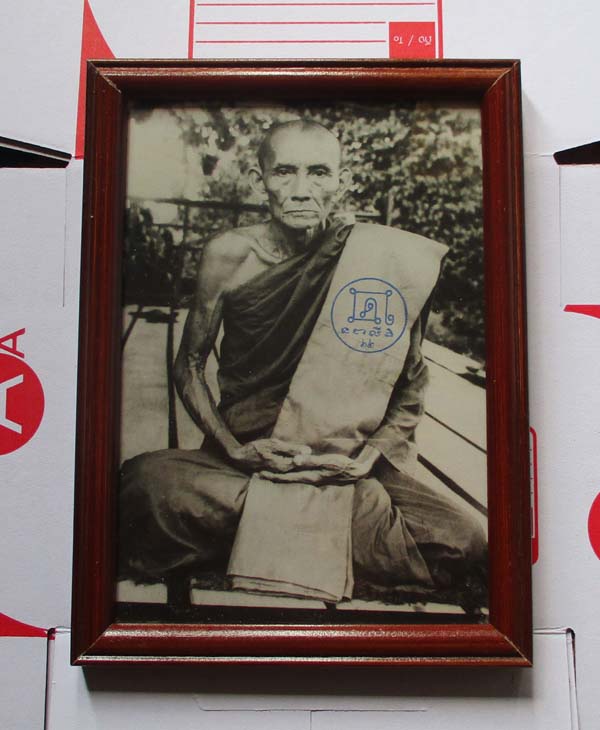 รูปถ่ายพิมพ์ขนาดบูชาย้อนยุค หลวงพ่อกวย วัดโฆษิตาราม ปี2562 พร้อมกรอบบูชา