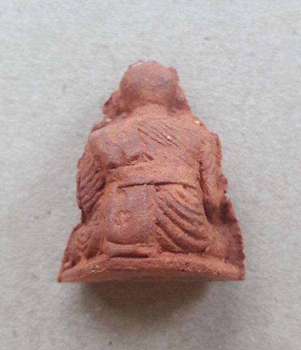 หลวงปู่ทวดลอยองค์ เนื้อดินหอม วัดห้วยมงคล จ.ประจวบฯ ปี 2547