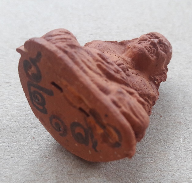 หลวงปู่ทวดลอยองค์ เนื้อดินหอม วัดห้วยมงคล จ.ประจวบฯ ปี 2547