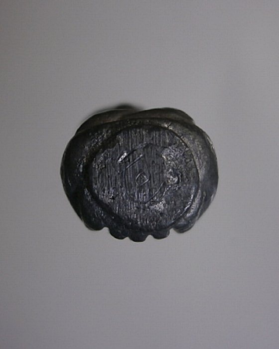 พระปิดตาเนื้อตะกั่ว ใต้ฐานจารย์อักขระ