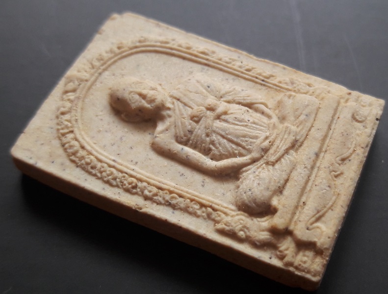 สมเด็จวัดระฆัง..122 ปี พิมพ์รูปเหมือน ...สภาพสวย  พร้อมกล่องเดิม....