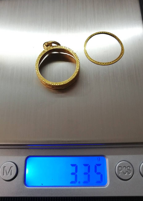 กรอบทองแท้เปอร์เซ็นต์ทองสูง ทรงกลม เส้นผ่าศูนย์กลาง 2.1cm.