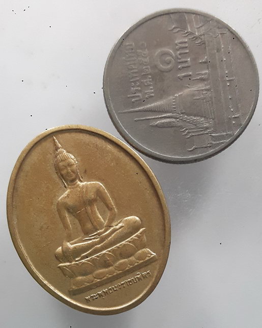 " เหรียญ พระพุทธนวราชบพิจร หลัง ภปร. โรงพยาบาลจุฬาลงกรณ์ สภากาชาติไทย ปี 2529 "