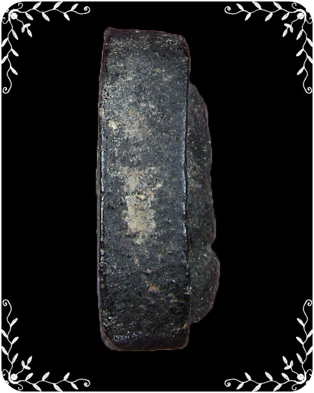 พระปิดตาหลังแบบ หลวงปู่เฮี้ยง