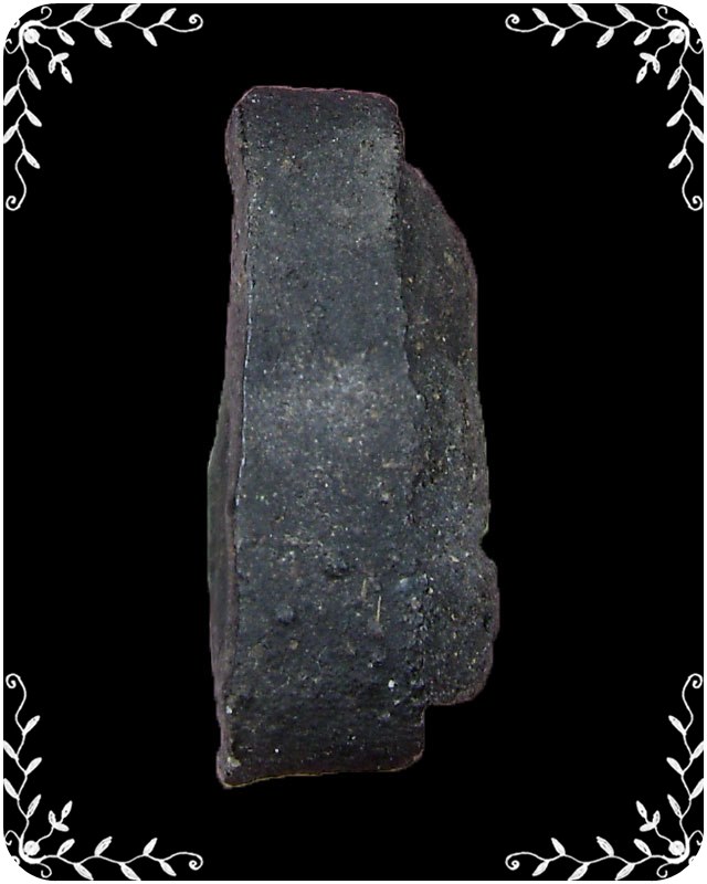 พระปิดตาหลังแบบ หลวงปู่เฮี้ยง