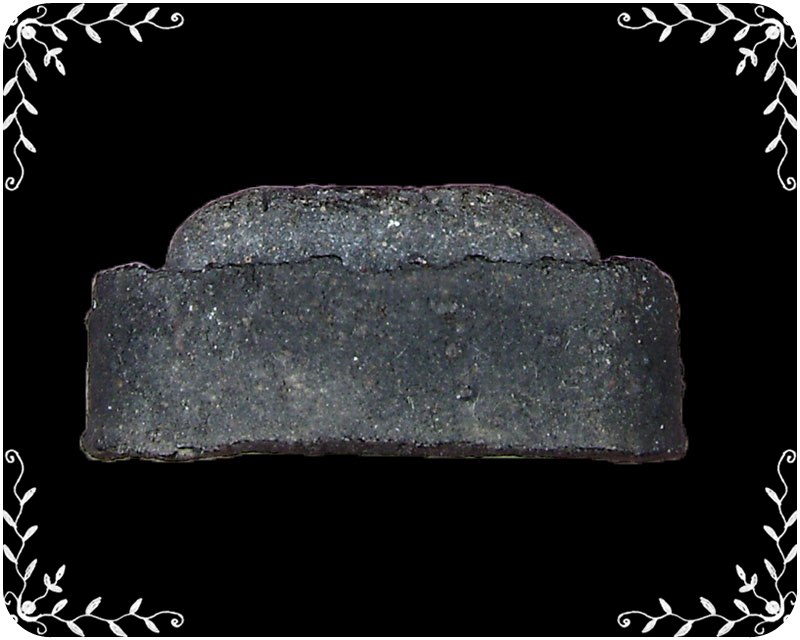 พระปิดตาหลังแบบ หลวงปู่เฮี้ยง