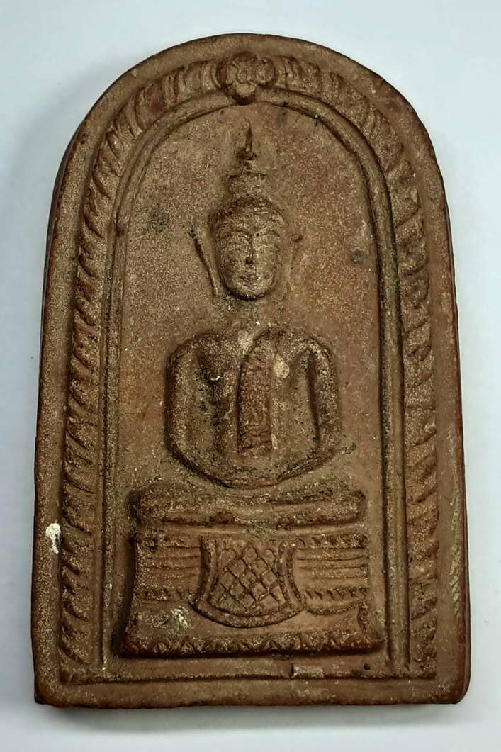 หลวงพ่อโสธรเนื้อดินเผา น่าจะเป็นเกจิยุคเก่าสร้างนะครับ ด้านหลังมีปากกาเขียนน่าจะเป็นปีที่จัดสร้าง BO
