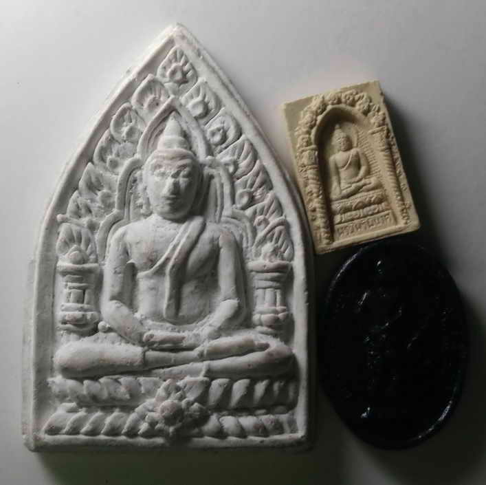 ซื้อ 1 แถม 2 20 บาท พระผงจักรพรรดิ์หลวงตาม้า วัดถ้ำเมืองนะ จ.เชียงใหม่