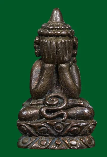 พระปิดตาหัวจรวด เนื้อนวะโลหะ หลวงปู่เหมือน วัดกำแพง ชลบุรี ปี2527 หมายเลข1289 สวยมากครับ