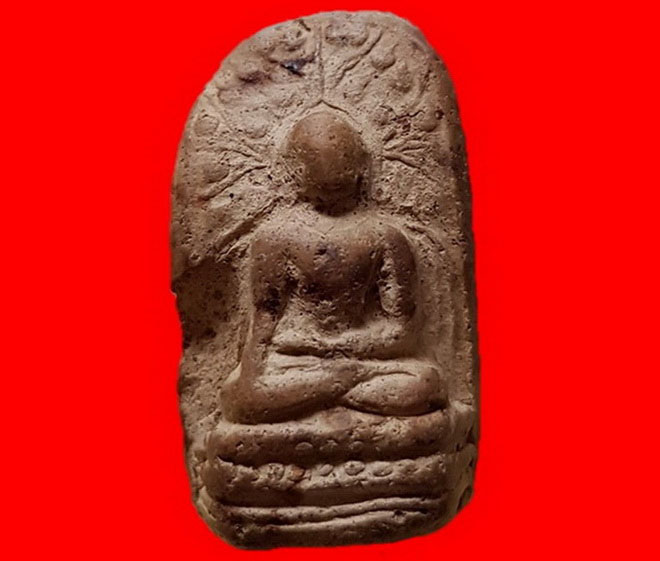 พระคงกรุเก่า พระยอดนิยมสกุลลำพูนฟอร์มตรงองค์ล่ำหนา ตำหนิชัดเจนพระปิ่นเดิมด้างขวาองค์พระ รับประกันแท้