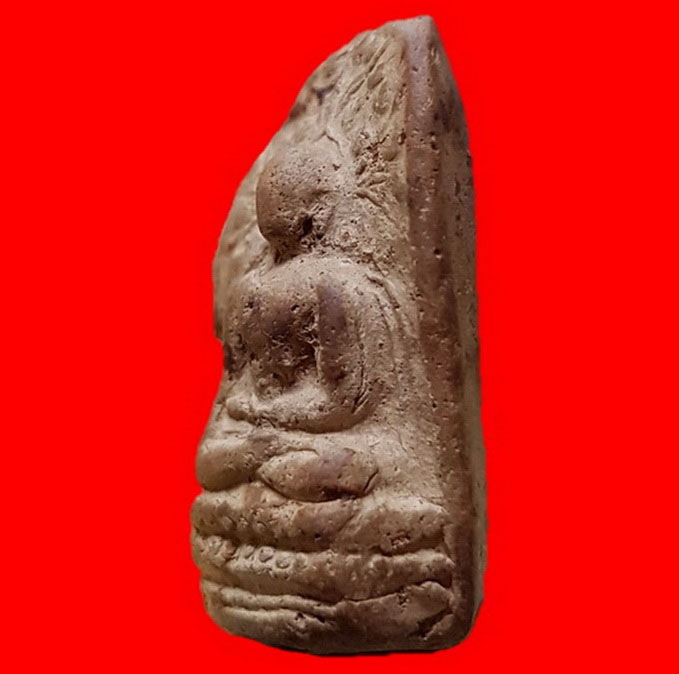 พระคงกรุเก่า พระยอดนิยมสกุลลำพูนฟอร์มตรงองค์ล่ำหนา ตำหนิชัดเจนพระปิ่นเดิมด้างขวาองค์พระ รับประกันแท้