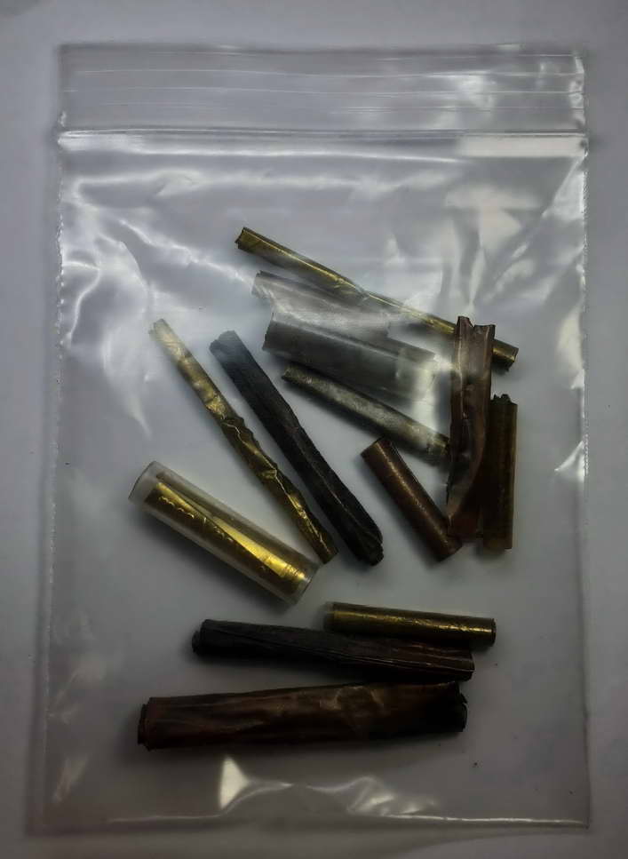 40 บาท แบบเหมาเหมาๆครับโล๊ะแผงตะกรุดเก่า 12 ดอก แพ๊คใส่ถุงพรอ้ส่งเชิญครับ BOX3