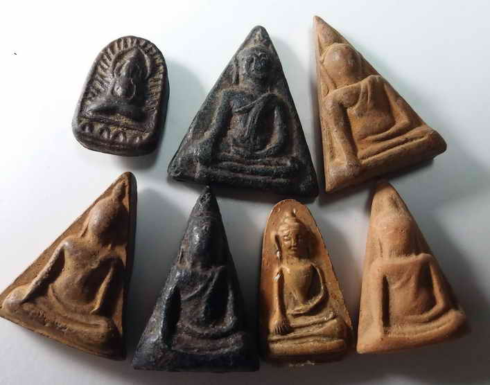 20 บาท พระนางพญา พระผงสุพรรณ พระซุ้มกอเกจิสร้างไม่ทราบที่จำนวน 7 องค์