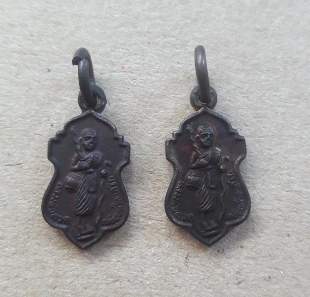 เหรียญหลวงปู่ทวดพิมพ์ธุดงค์สิวลีหลังเจดีย์ วัดพะโค๊ะ จ.สงขลา 2 เหรียญ เคาะเดียว...70.-