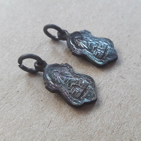 เหรียญหลวงปู่ทวดพิมพ์ธุดงค์สิวลีหลังเจดีย์ วัดพะโค๊ะ จ.สงขลา 2 เหรียญ เคาะเดียว...70.-