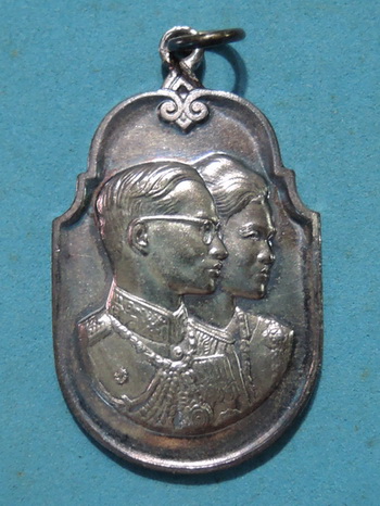 เหรียญ ภปร-สก ในหลวง ร.9 และพระราชินี ราคาเบาๆ