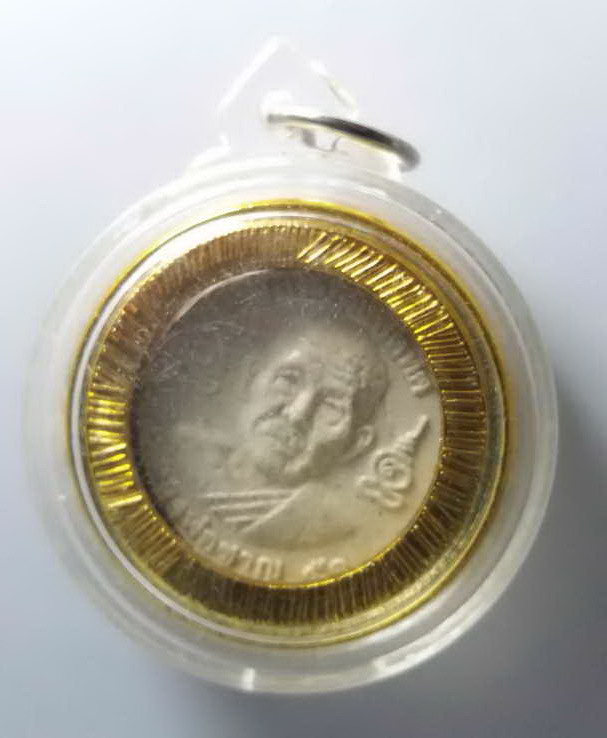 30 บาท พระผงจันทร์ลอย หลวงพ่อชาญ รุ่นยันต์แปดทิศ สร้างปี 2551 ขนาดเล็กกำลังคล้องครับ ขนาดวัดรวมกรอบน