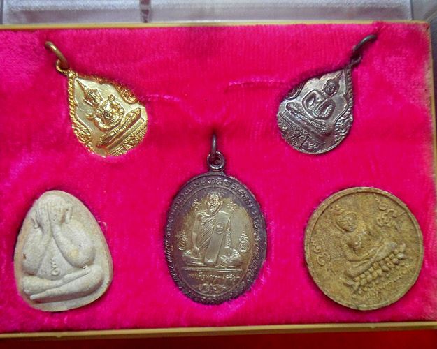 ชุดฉลอง69พรรษา ปี2525 ชุด5องค์ มีเนื้อเงิน1เหรียญสมเด็จพระญาณสังวร สมเด็จพระสังฆราช วัดบวรนิเวศวิหาร