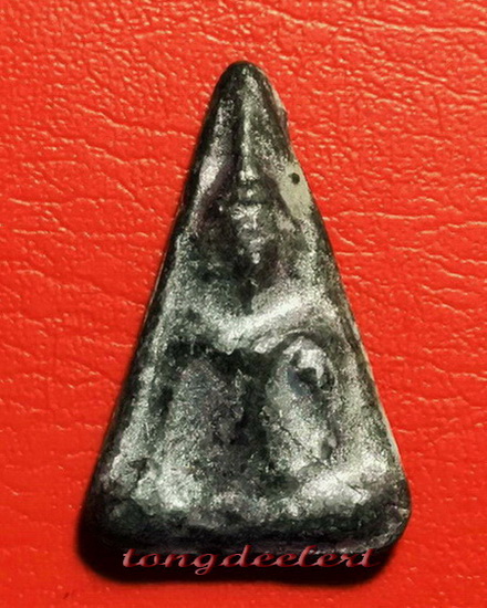 พระนางพญา วัดโคนอน หลวงปู่โต๊ะ วัดประดู่ฉิมพลีร่วมปลุกเสก พ.ศ .2515 สวยมากค่ะ